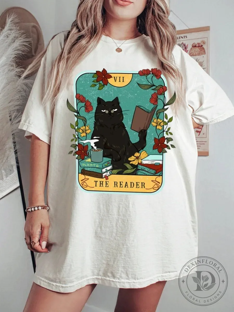 The Reader Tarot Card Black Cat Reading Book Flowers T-Shirt